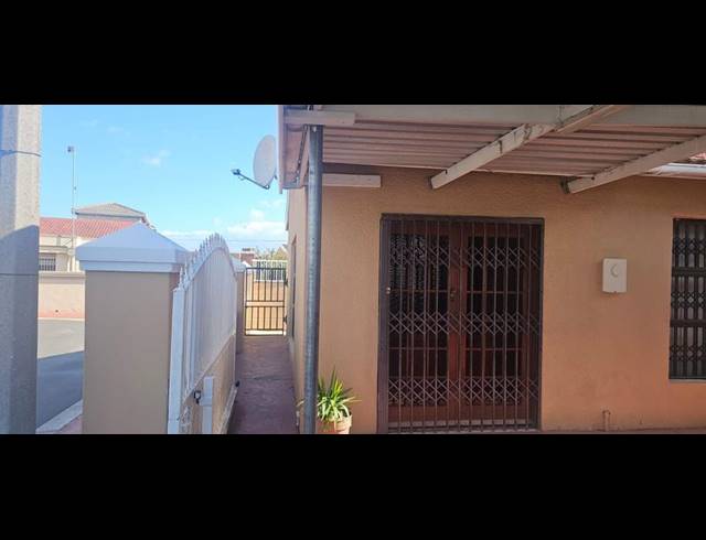 2 BEDROOM HOUSE FOR SALE IN GUGULETU